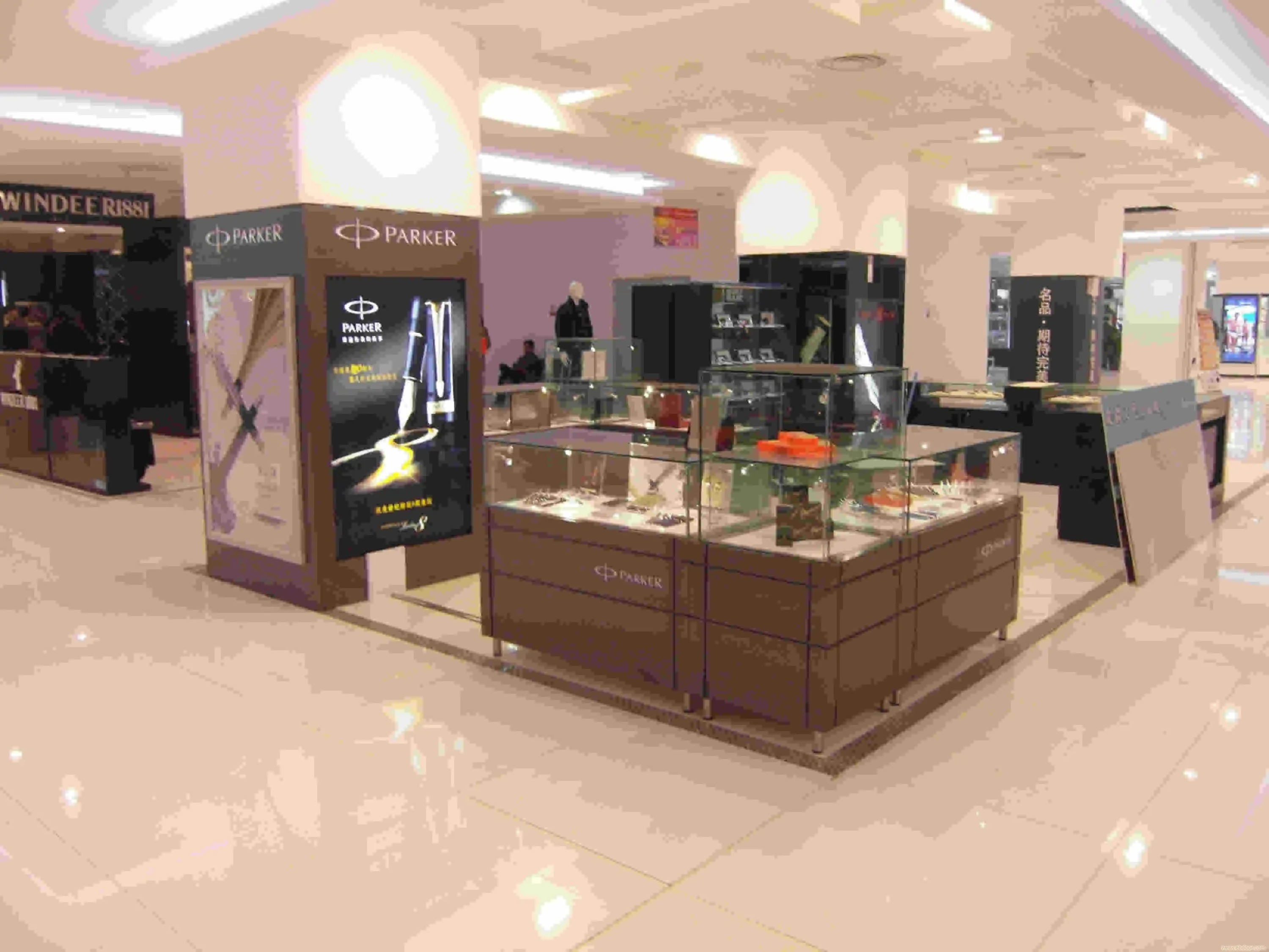 珠寶展示柜定制需要注意哪方面的問題？